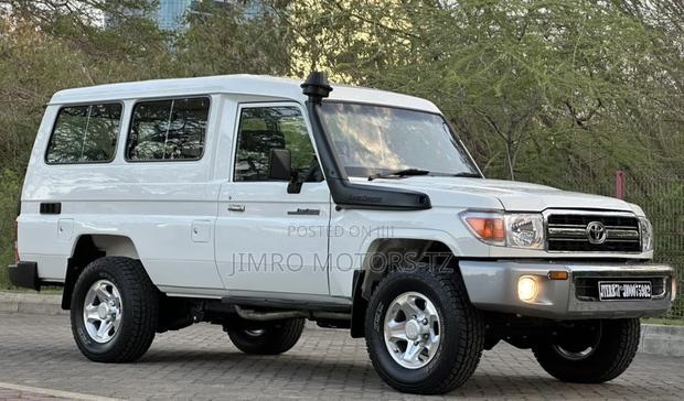 Toyota Land Cruiser 2015 White