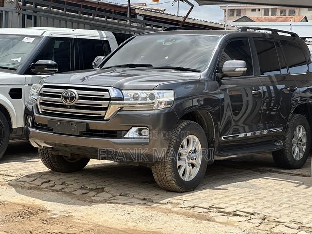 Toyota Land Cruiser 2017 Gray