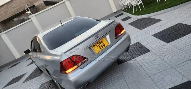 Toyota Crown 2006 Silver