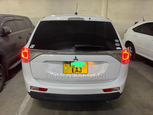 Mitsubishi Outlander 2012 White