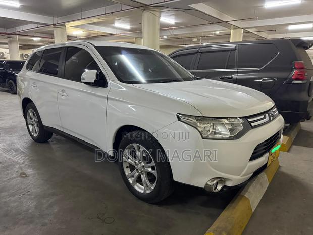 Mitsubishi Outlander 2012 White