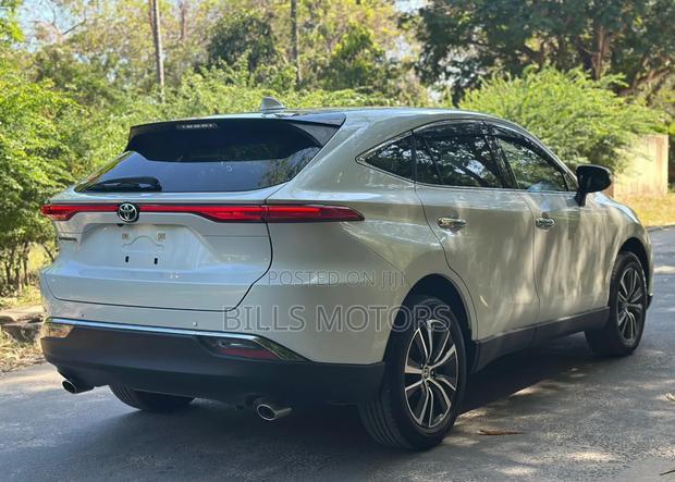 Toyota Harrier 2022 White