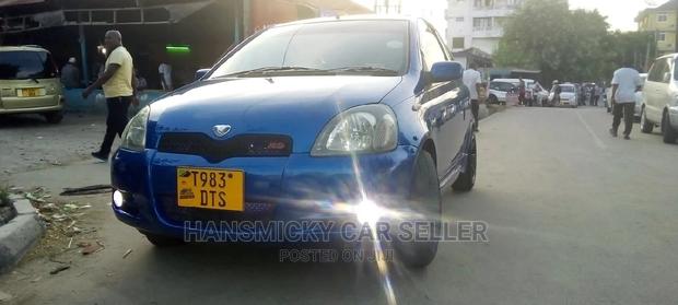 Toyota Vitz 2001 Blue