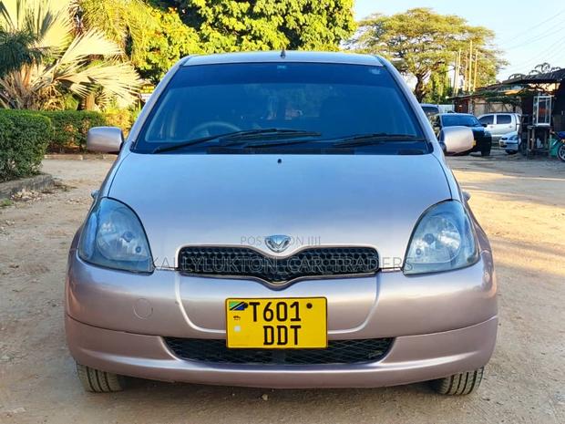 Toyota Vitz 2003 Gold
