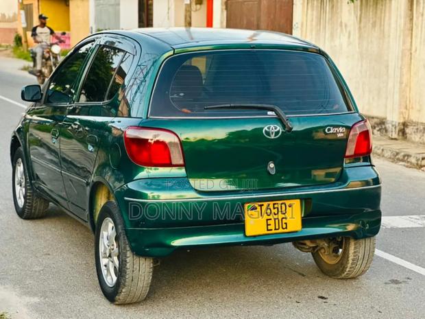Toyota Vitz 2002 Green