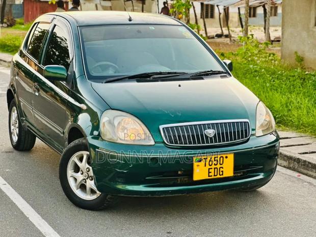 Toyota Vitz 2002 Green