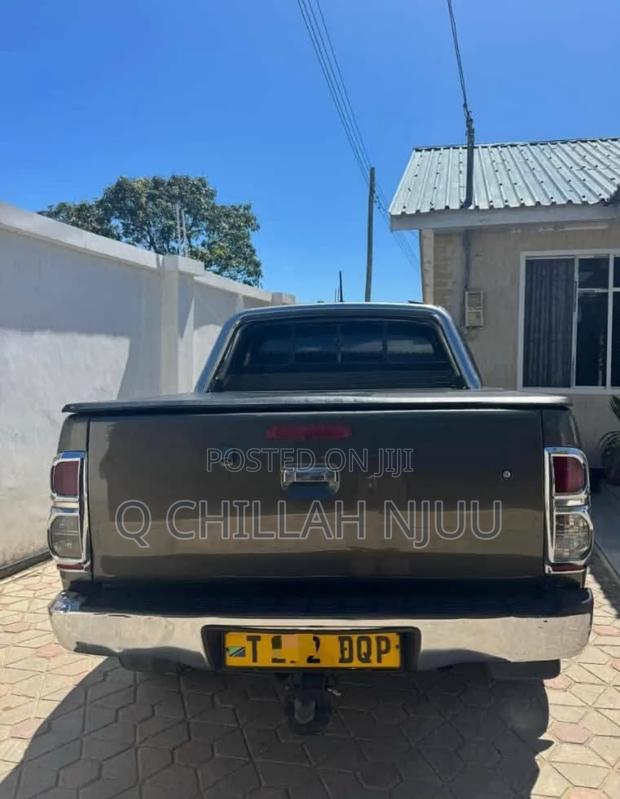 Toyota Hilux 2012 Gray