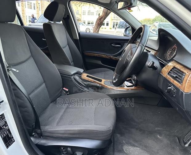 BMW 3 Series 320i RWD 2008 White