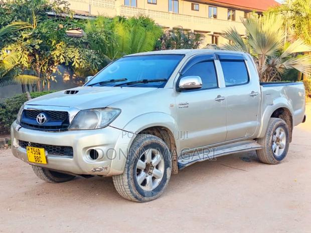 Toyota Hilux 2009 Gold