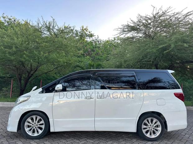 Toyota Alphard 2010 White