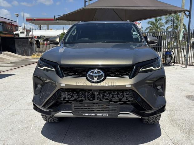 Toyota Fortuner 2023 Gray