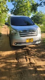 Toyota Noah 2009 Silver for sale