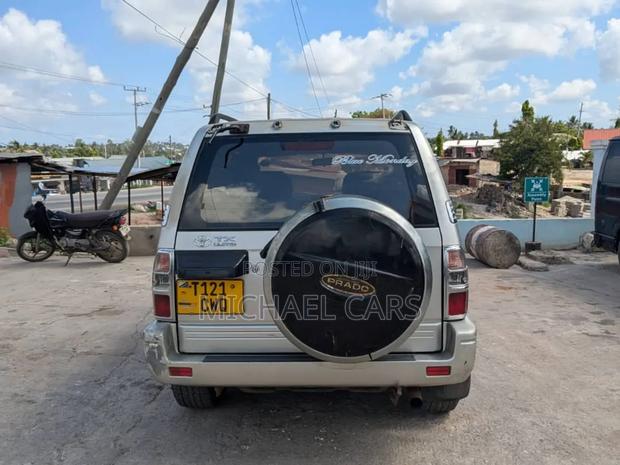 Toyota Land Cruiser Prado 2001 Silver