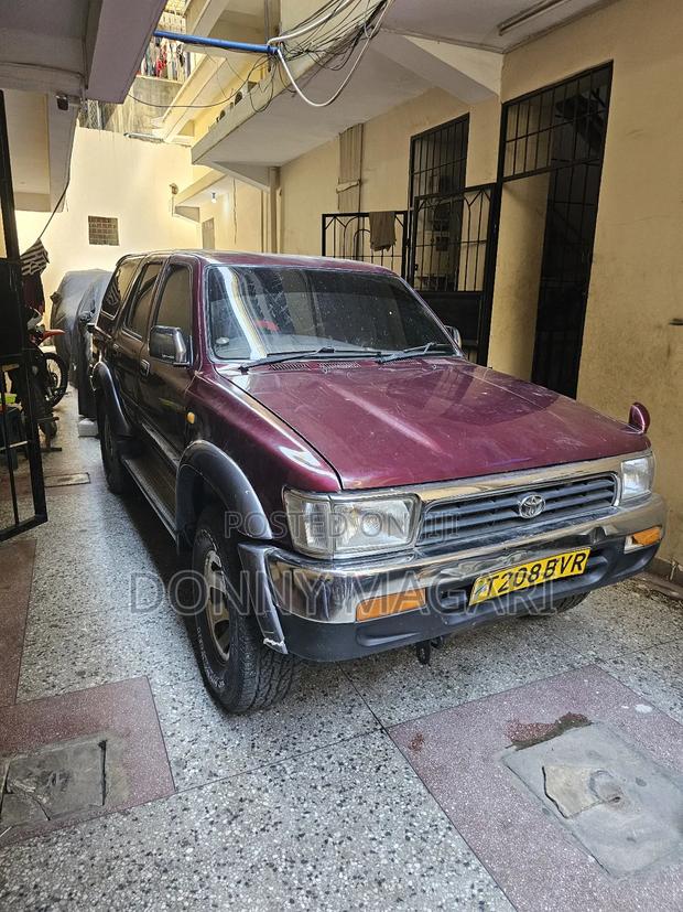 Toyota Hilux Surf 2002 Maroon