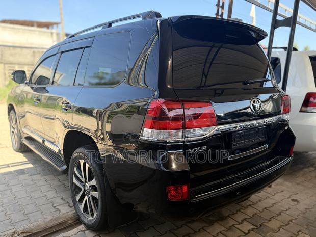 Toyota Land Cruiser 2015 Black