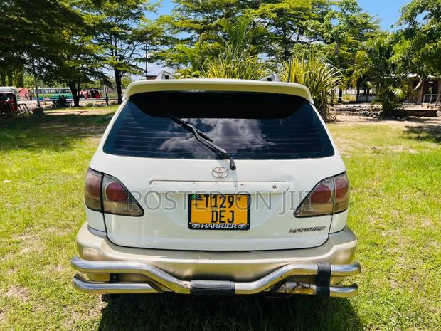 Toyota Harrier 2006 White