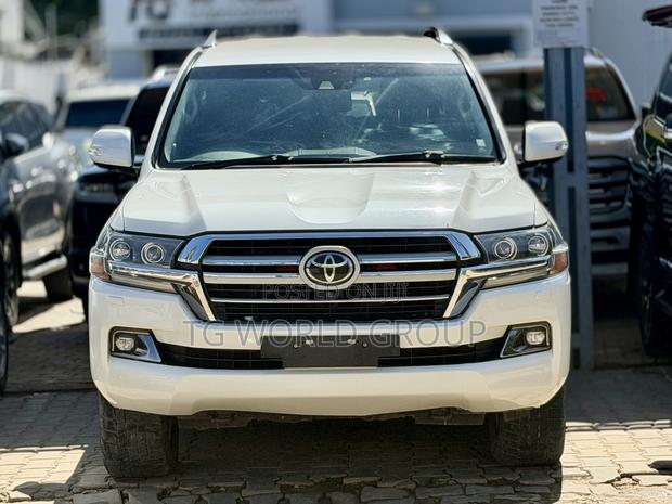Toyota Land Cruiser 2019 White