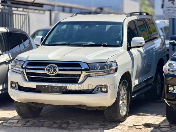 Toyota Land Cruiser 2019 White