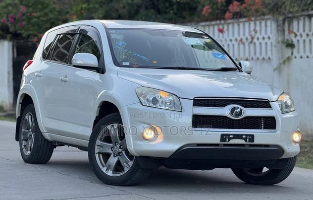 Toyota RAV4 2013 White