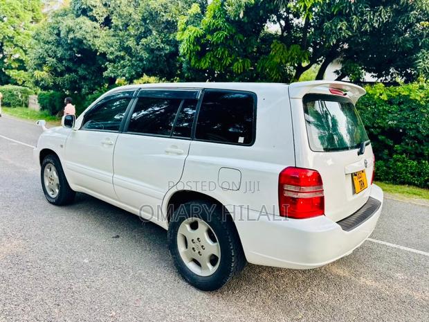 Toyota Kluger 2004 White