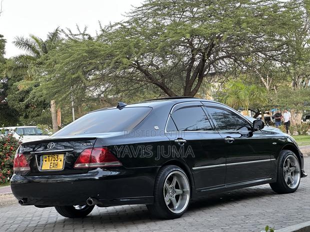 Toyota Crown 2006 Black