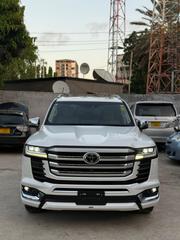 Toyota Land Cruiser LC300 2023 Pearl for sale