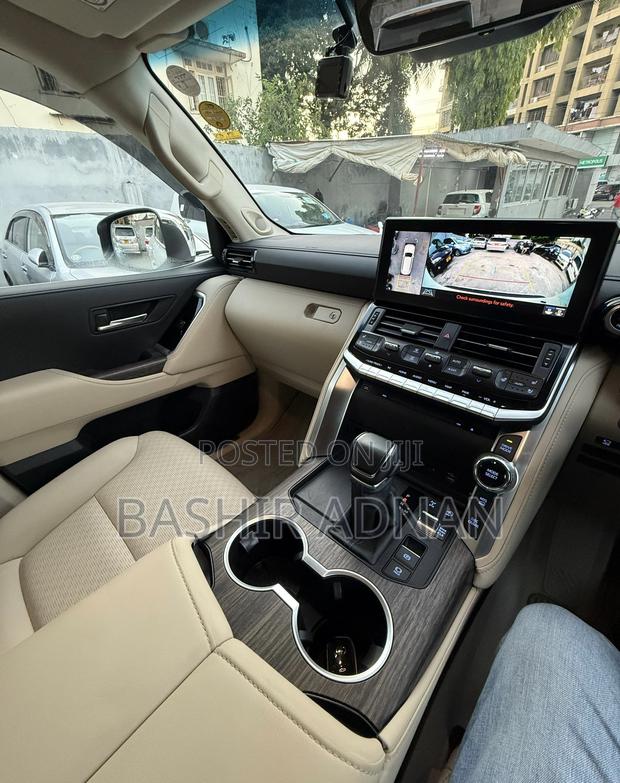 Toyota Land Cruiser LC300 2023 Pearl