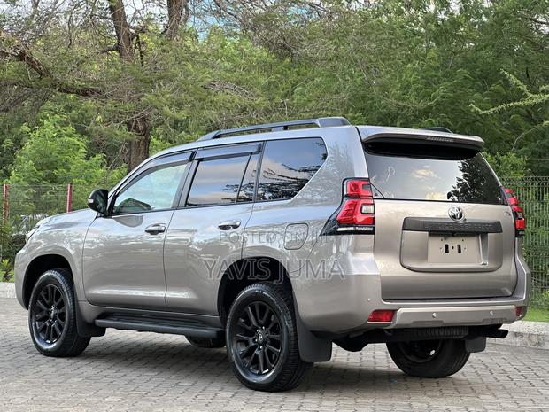 Toyota Land Cruiser Prado 2023