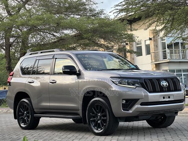Toyota Land Cruiser Prado 2023