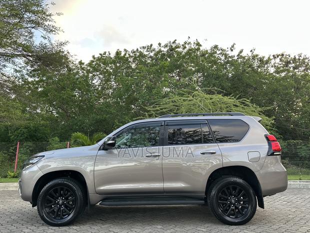 Toyota Land Cruiser Prado 2023