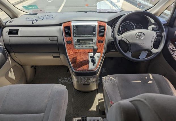 Toyota Alphard 2.4 Petrol FWD 2003 Gold