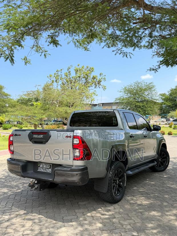 Toyota Hilux Revo Double Cab Deisel 2.8 AWD 2021 Silver