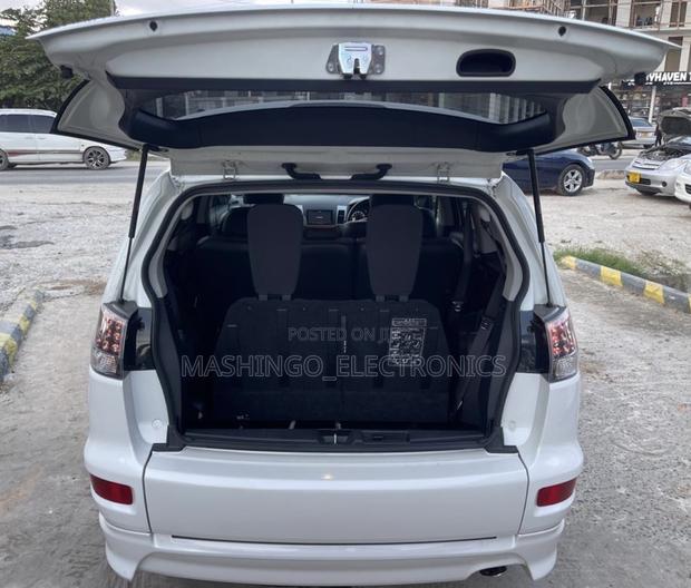 Mitsubishi Outlander 2010 White