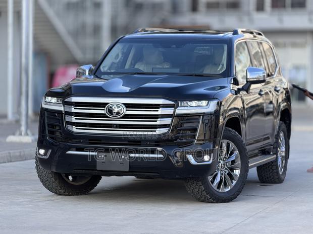 Toyota Land Cruiser LC300 2024 Black