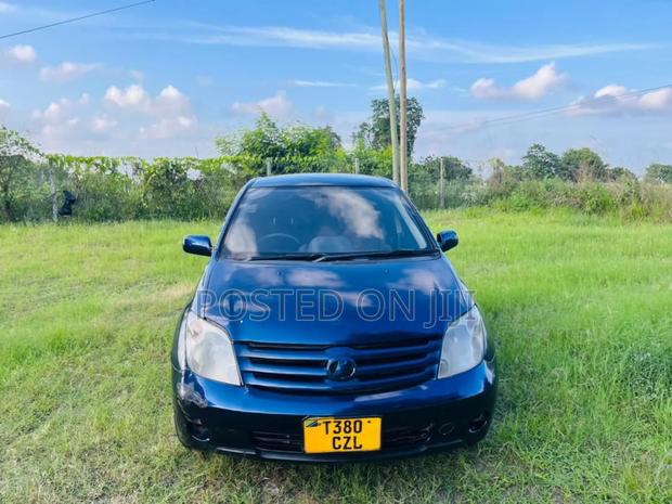 Toyota IST 2004 Blue