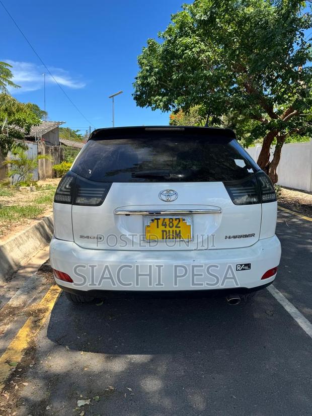 Toyota Harrier 2005 White