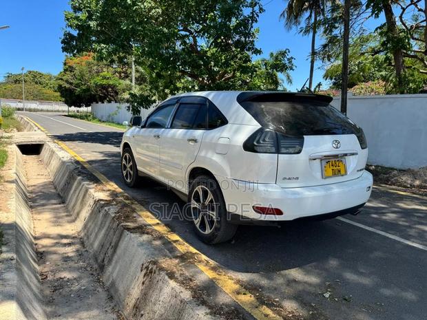 Toyota Harrier 2005 White