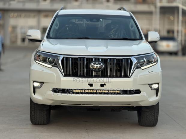 Toyota Land Cruiser Prado 2.8 2023 White