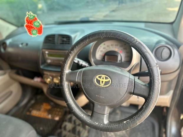 Toyota Passo 2004 Black