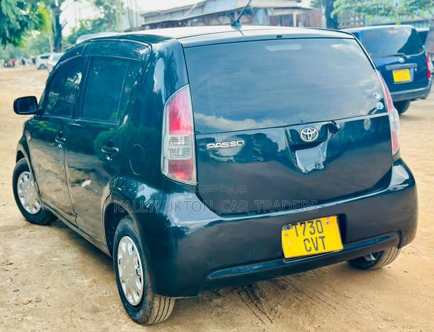 Toyota Passo 2004 Black