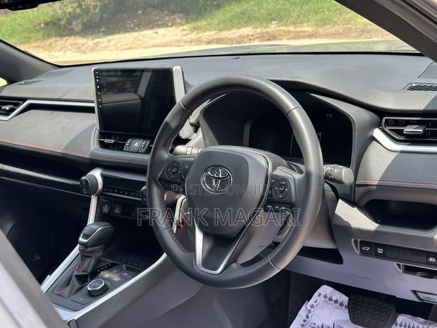 Toyota RAV4 Hybrid 2023 Silver