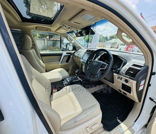 Toyota Land Cruiser Prado 2.8 2022 White
