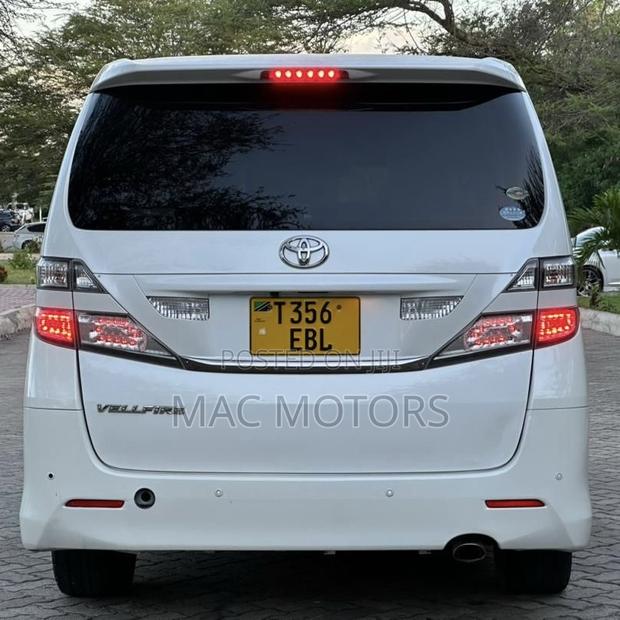 Toyota Vellfire 2011 White