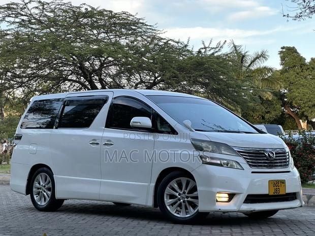 Toyota Vellfire 2011 White
