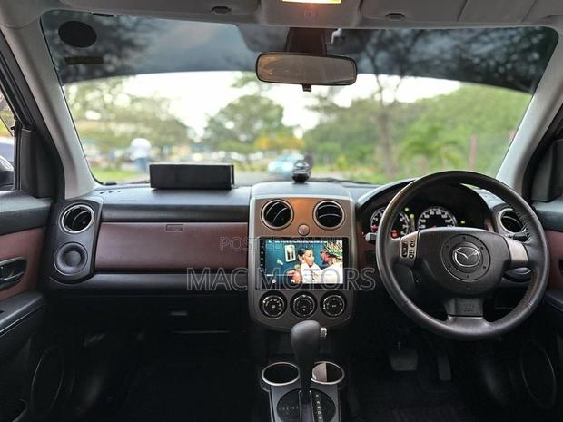 Mazda Verisa 2010 Silver