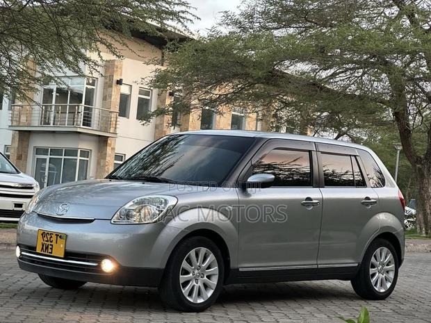 Mazda Verisa 2010 Silver