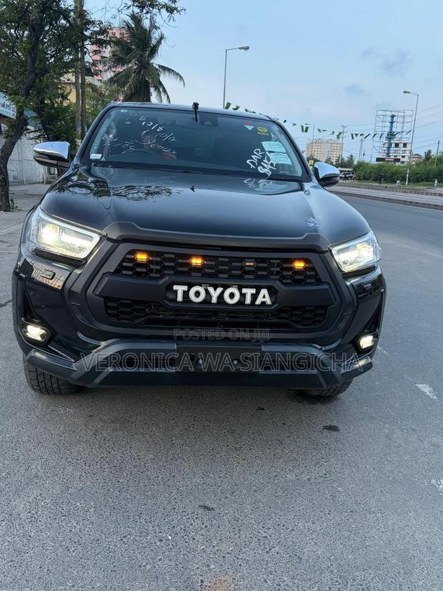 Toyota Hilux 2021 Black