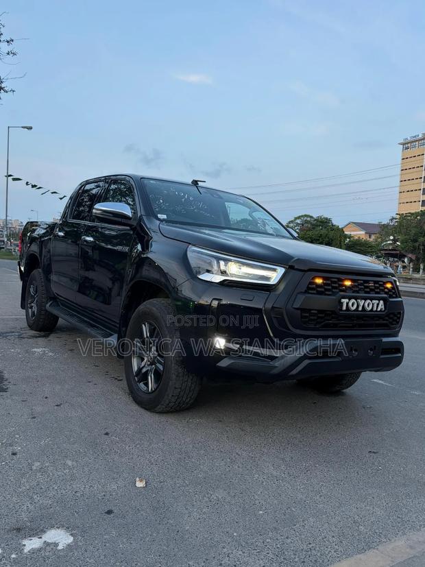 Toyota Hilux 2021 Black