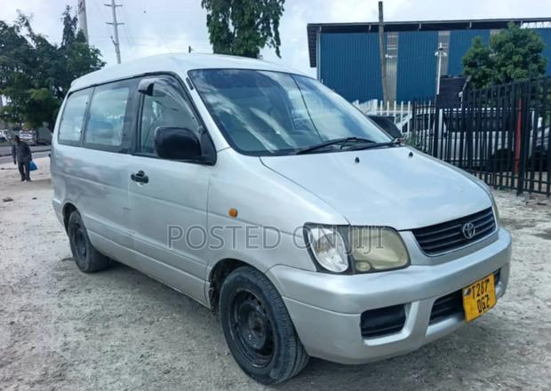 Toyota Noah 2003 Silver
