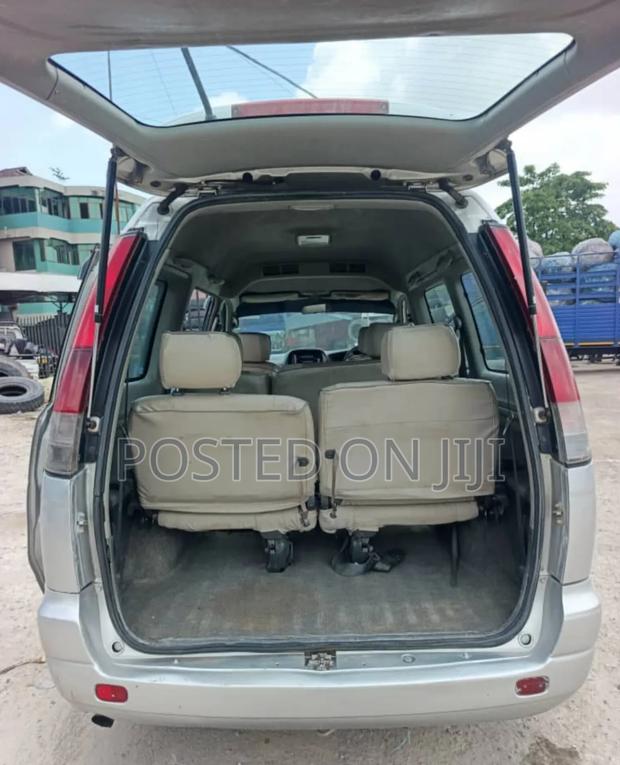Toyota Noah 2003 Silver